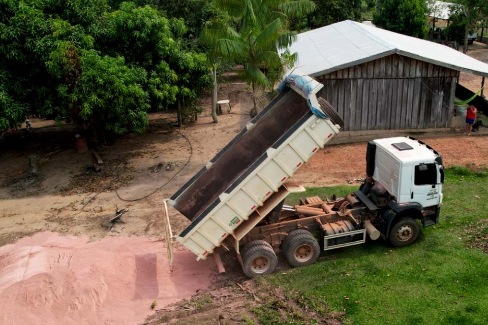 Semagri de Vilhena entrega mais de 350 toneladas de calcário para produtores por meio do Proleite