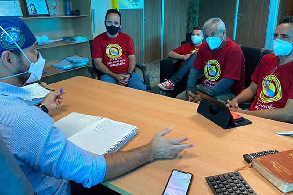 Após pressão da carreata, governo de Rondônia promete intervir junto aos municípios para acelerar vacinação de bancários e cooperativários