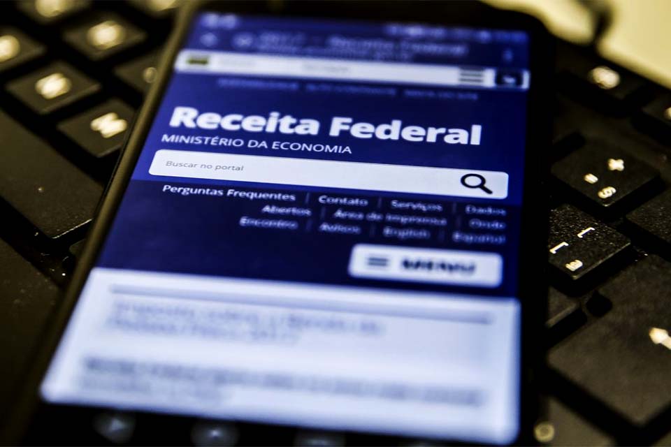 Receita Federal paga hoje lote residual de restituições do IRPF 2021