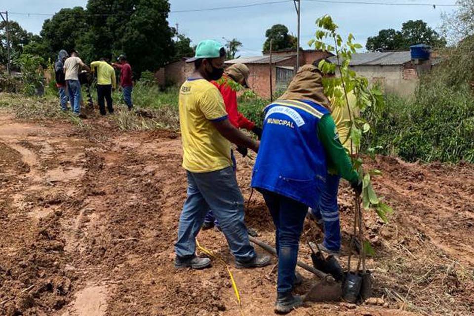 Programa da Prefeitura de Porto Velho limpa e urbaniza margens de canais na capital