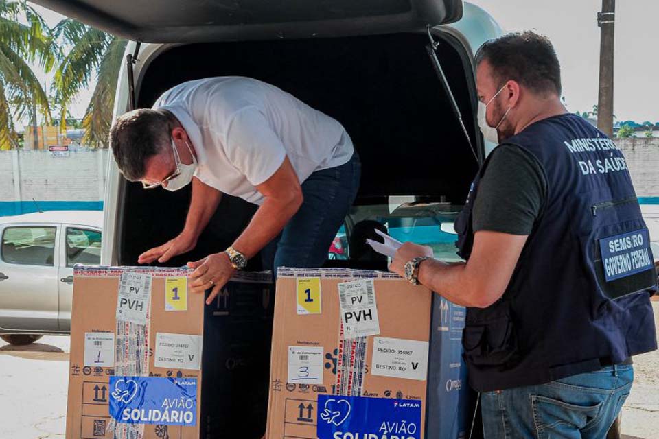 Rondônia recebe 17.550 doses de vacinas contra a covid-19; imunização contra a gripe acontece de forma paralela