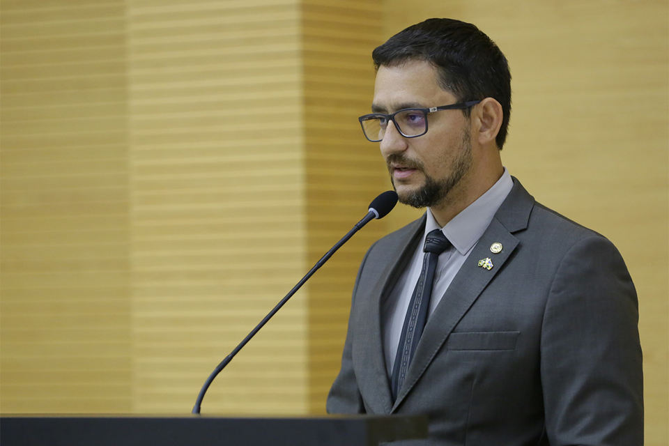 Prefeitura atende pedido do deputado Anderson Pereira e instala lixeiras no Skate Park, na capital