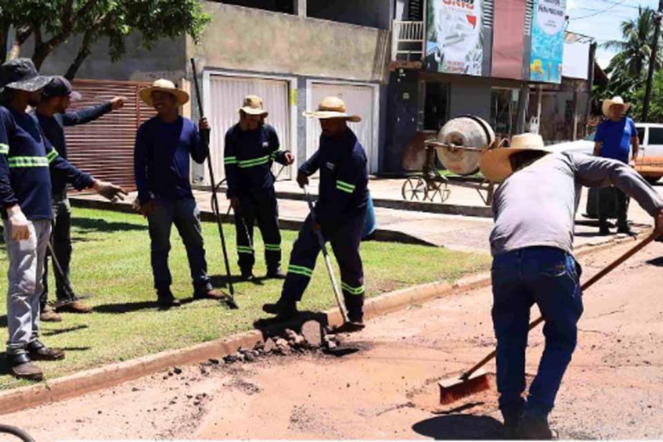 Secretaria de obras de Pimenta Bueno da início a Operação Tapa-Buracos