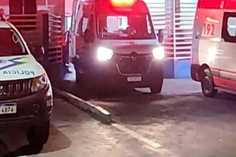 Homem morre em hospital após ser alvejado com tiro na cabeça