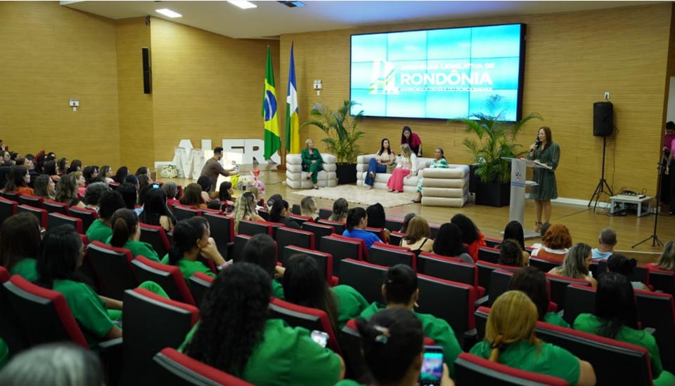 Mar de emoções e sala das divas marcam dia das mães na Assembleia Legislativa de Rondônia