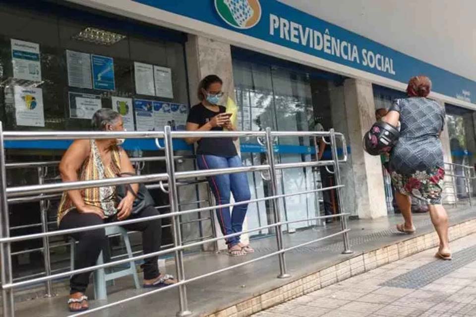 INSS: Moraes suspende temporariamente processos sobre revisão da vida toda