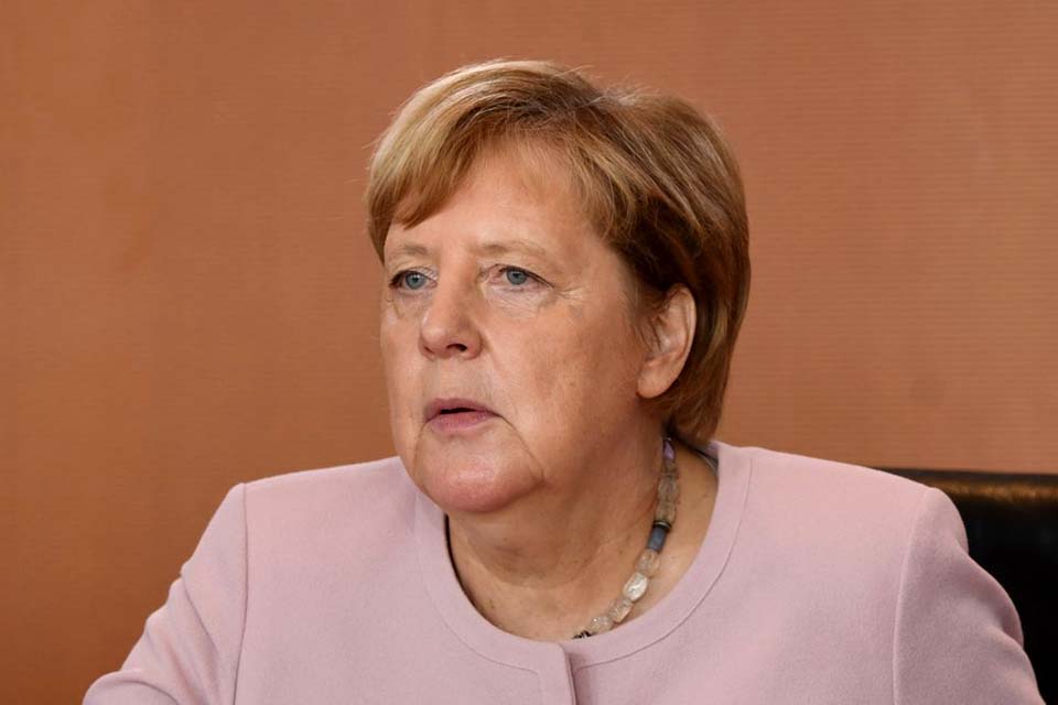 Merkel quer fechar bares e academias para conter covid-19 na Alemanha