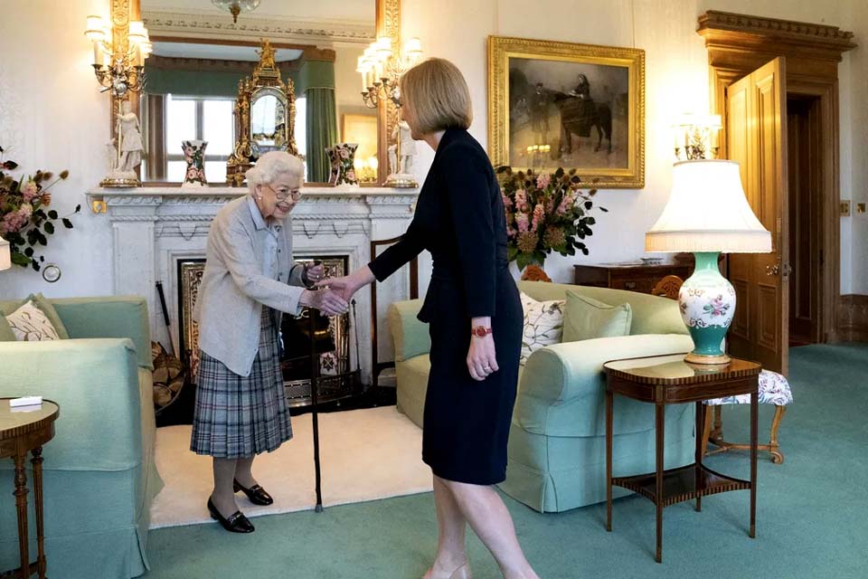 Rainha Elizabeth II empossa Liz Truss como primeira-ministra do Reino Unido