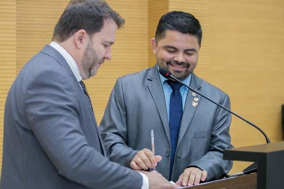 Presidente Alex Redano e deputado Jesuíno Boabaid se mobilizam para evitar a queima de dragas e garimpeiros liberam a Estrada do Belmont