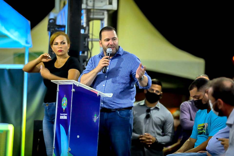 Presidente da ALE-RO, deputado Alex Redano participa do lançamento do Tchau Poeira e Governo na Cidade, em Porto Velho