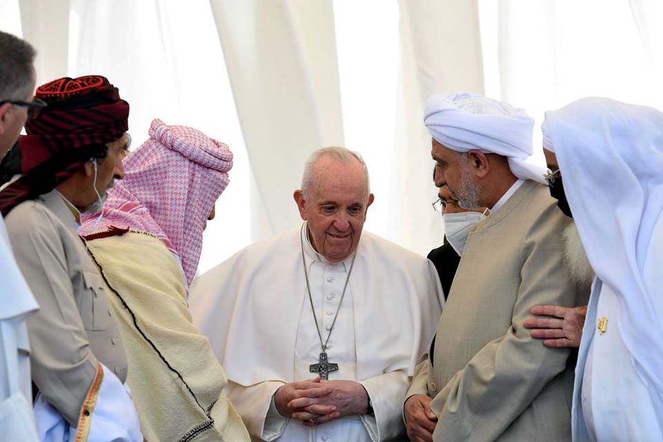 Papa Francisco deixa o Iraque após visita de três dias