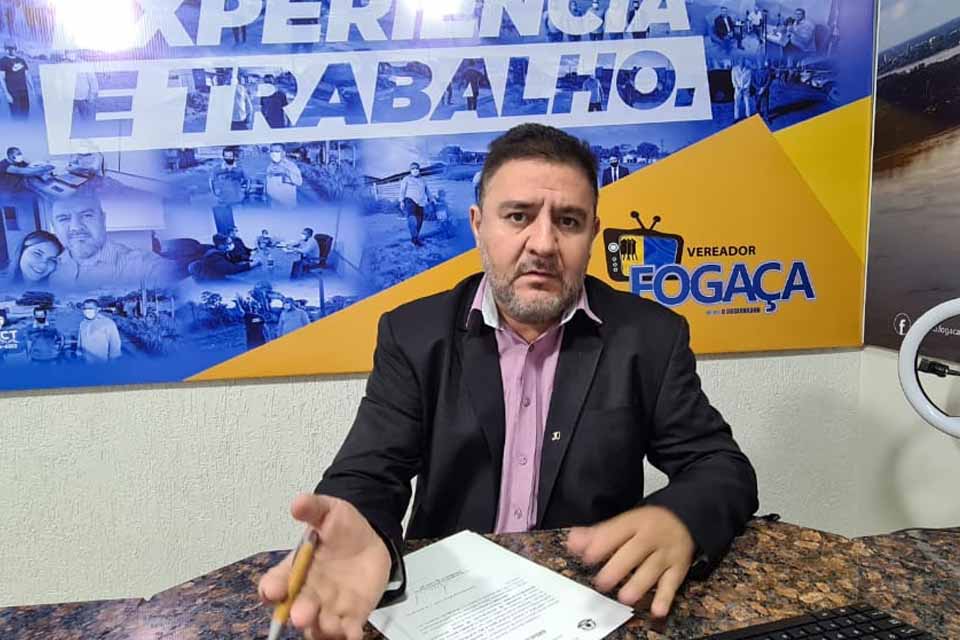 Vereador Everaldo Fogaça solicita mutirão de limpeza e troca de lâmpadas na Praça do Cohab