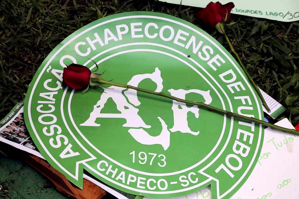 Audiência sobre voo da Chapecoense é marcada; famílias pedem R$ 4,2 bilhões de indenização