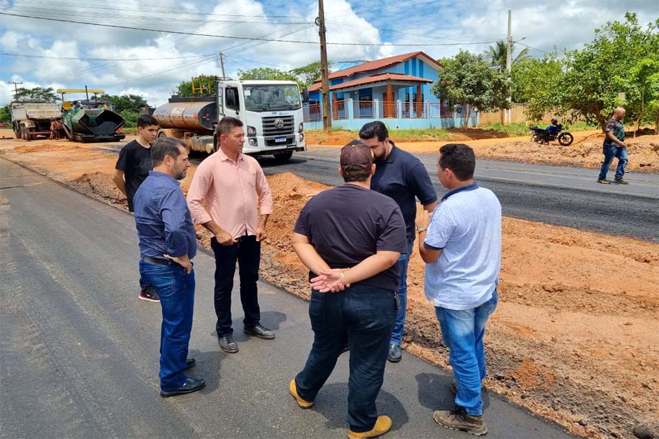 Deputado Jean Oliveira e o prefeito Dena visitam obras em Alto Alegre dos Parecis