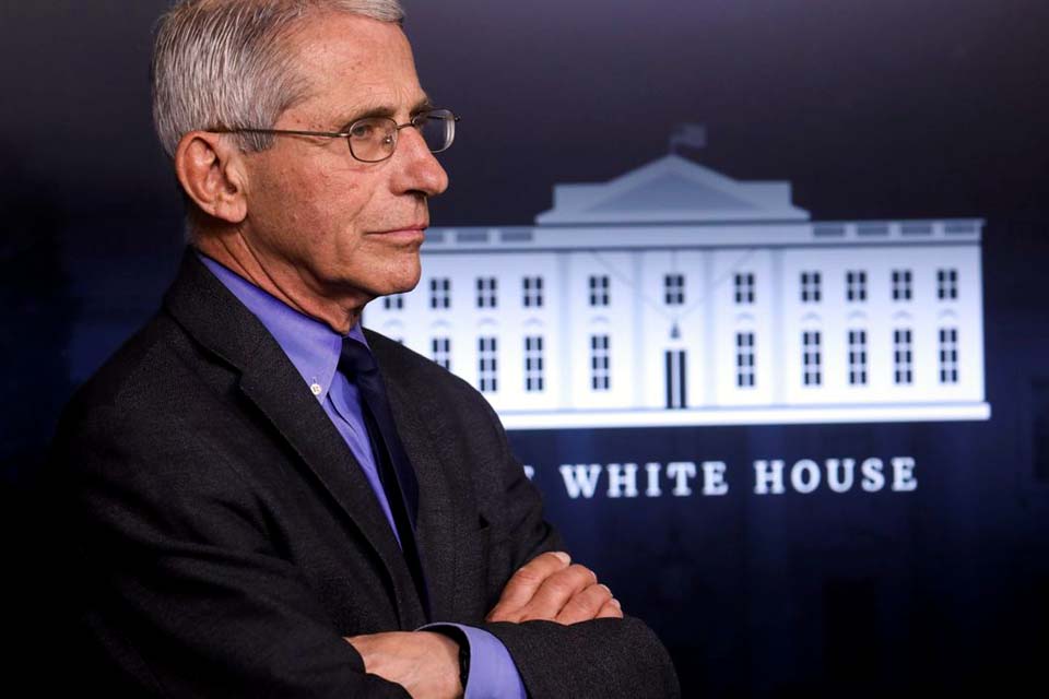 Fauci diz que estados norte-americanos deveriam considerar lockdown