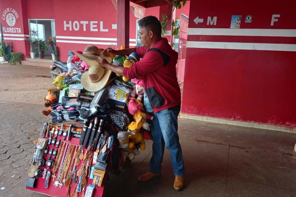 Vendedores ambulantes apostam no aumento das vendas em Jaci-Paraná