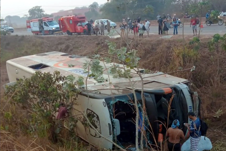  Acidente com ônibus deixa passageiros gravemente feridos na BR-364