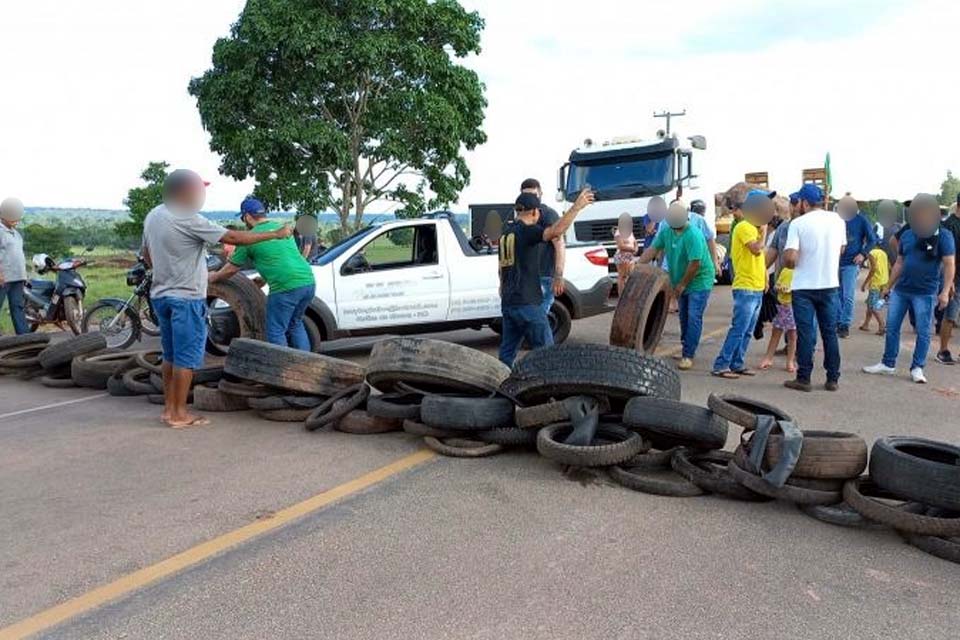 Decisão da Justiça determina o desbloqueio das rodovias de Rondônia; multa é de R$ 10 mil por pessoa; R$ 100 mil por empresa