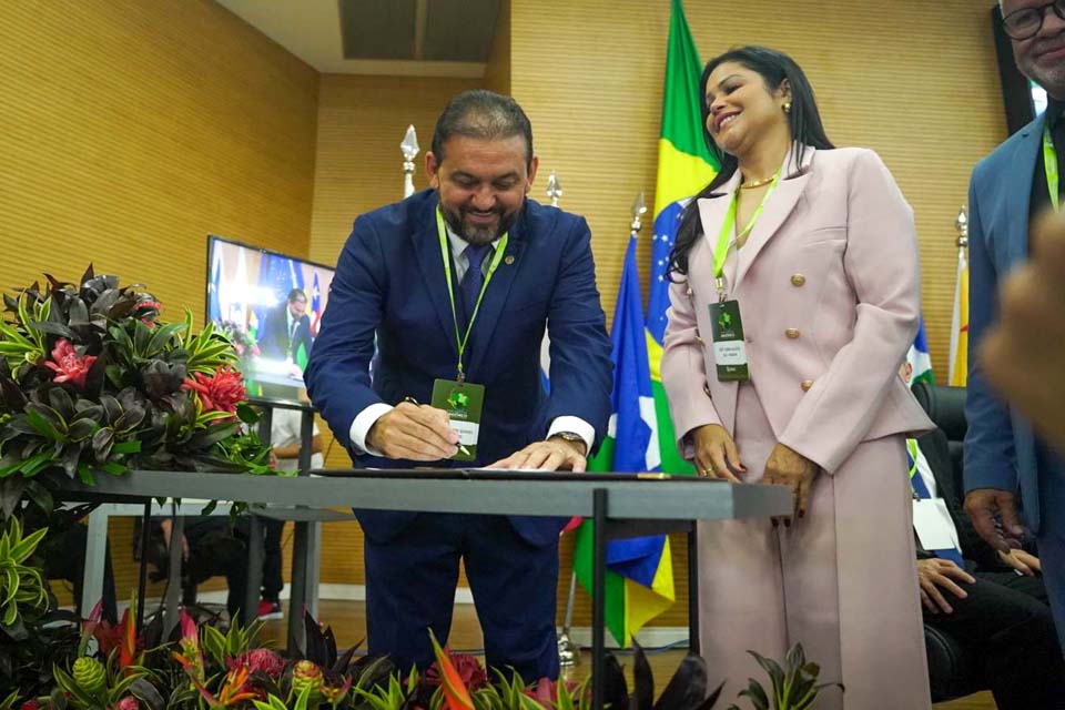 Deputado Laerte Gomes toma posse na presidência do Parlamento Amazônico