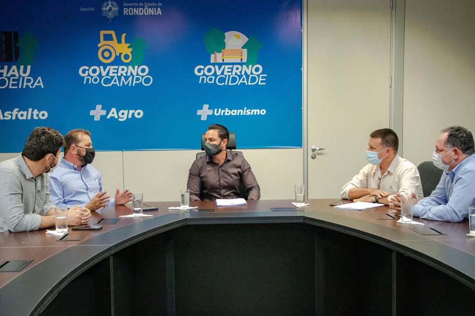 Prefeito Hildon Chaves participa de entrega de manifesto criado pela Arom pedindo novo Refis para grandes devedores