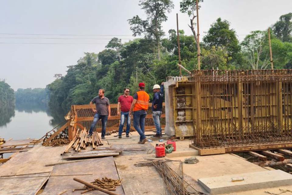 Obras da ponte sobre o rio Jacy-Paraná seguem em ritmo acelerado