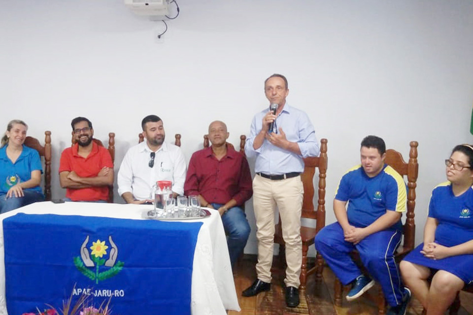 APAE de Jaru e deputado Lazinho da Fetagro comemoram reforma e ampliação de salas de aula