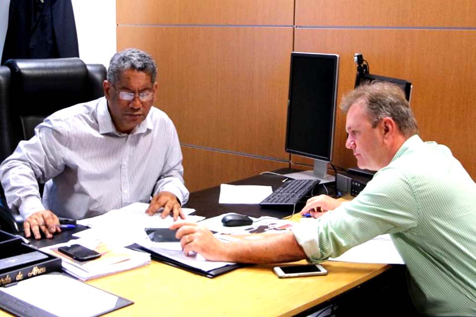 Deputado estadual Luizinho Goebel confirma construção de nova escola estadual em Vilhena; obras podem começar ainda neste ano.