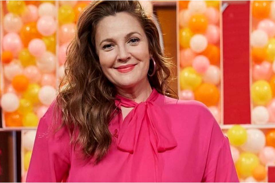 Drew Barrymore fura greve e é retirada de premiação