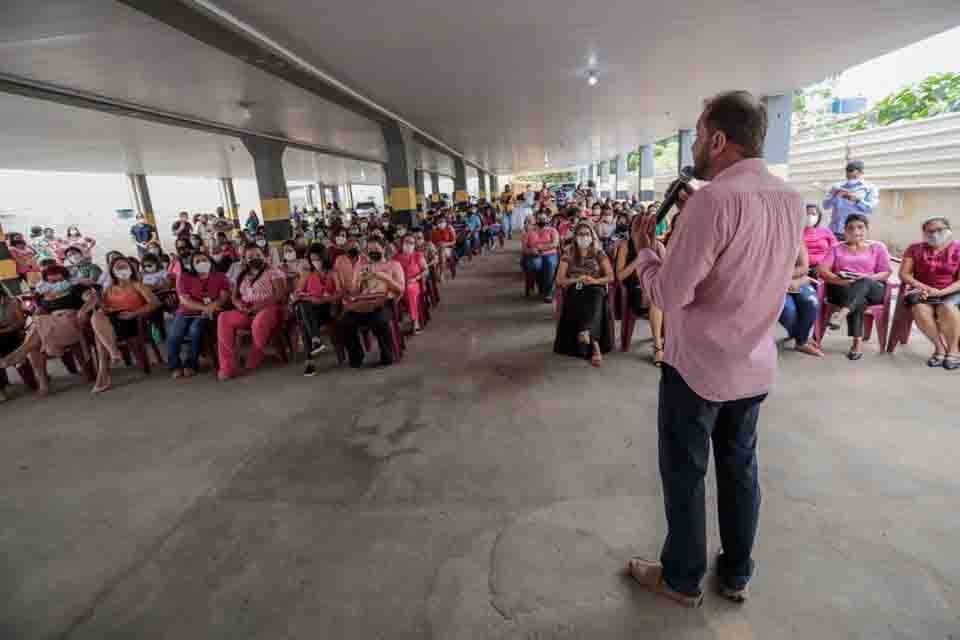 Prefeito Hildon Chaves e Maurício Carvalho prestigiam evento de reconhecimento aos educadores