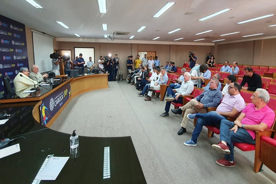 Com 12 páginas, protocolo da Ferj exige exames em série e uso de máscaras para comissão técnica