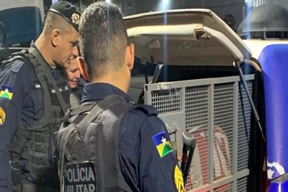 PM prende acusado dormindo em carro furtado na zona Norte