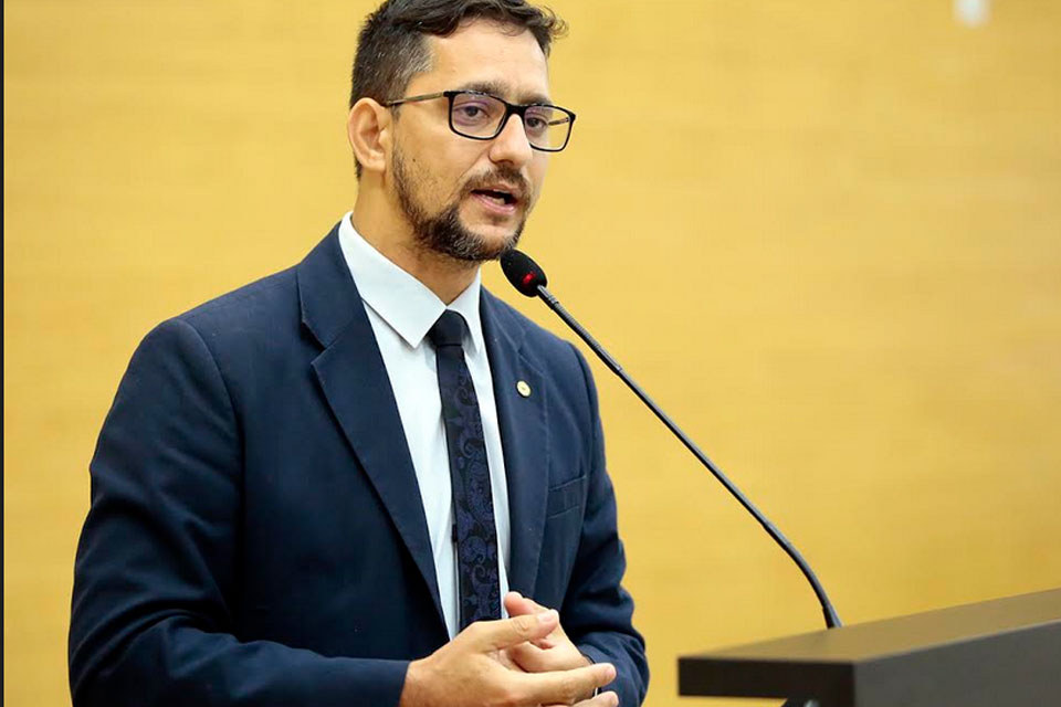 Deputado Anderson emite parecer favorável a PL que devolve sobra de arrecadação para combater a COVID19