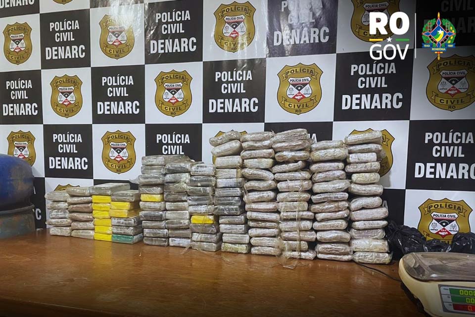 Denarc apreende 122 kg de drogas e prende dupla na BR-364