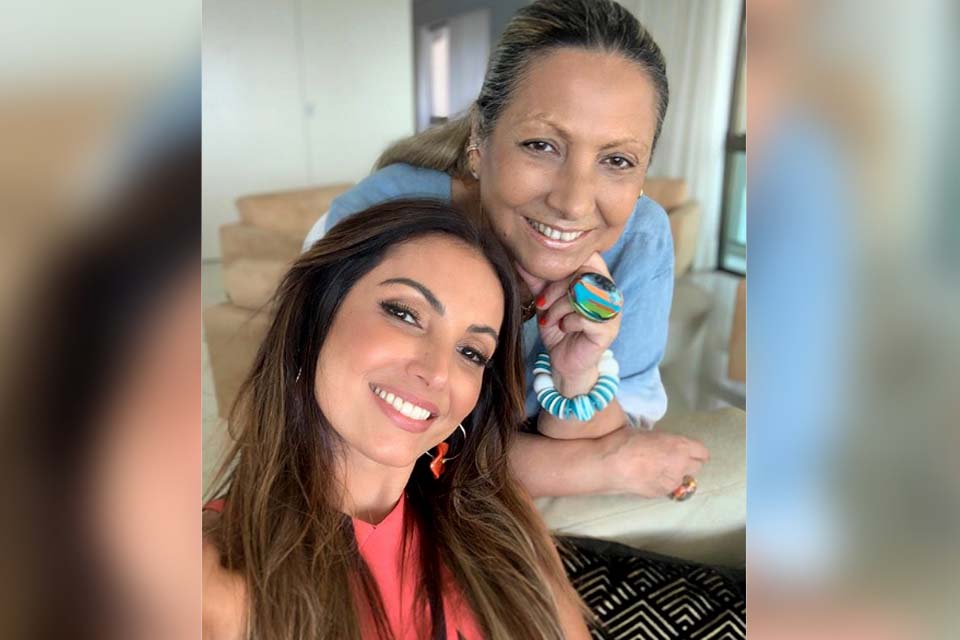 Patricia Poeta posta clique raro ao lado da mãe