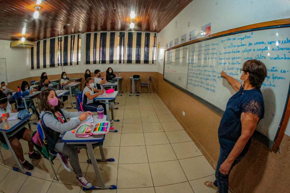 Governo de Rondônia sanciona lei que tem como objetivo valorizar o trabalho dos professores; projeto foi aprovado pela Assembleia Legislativa