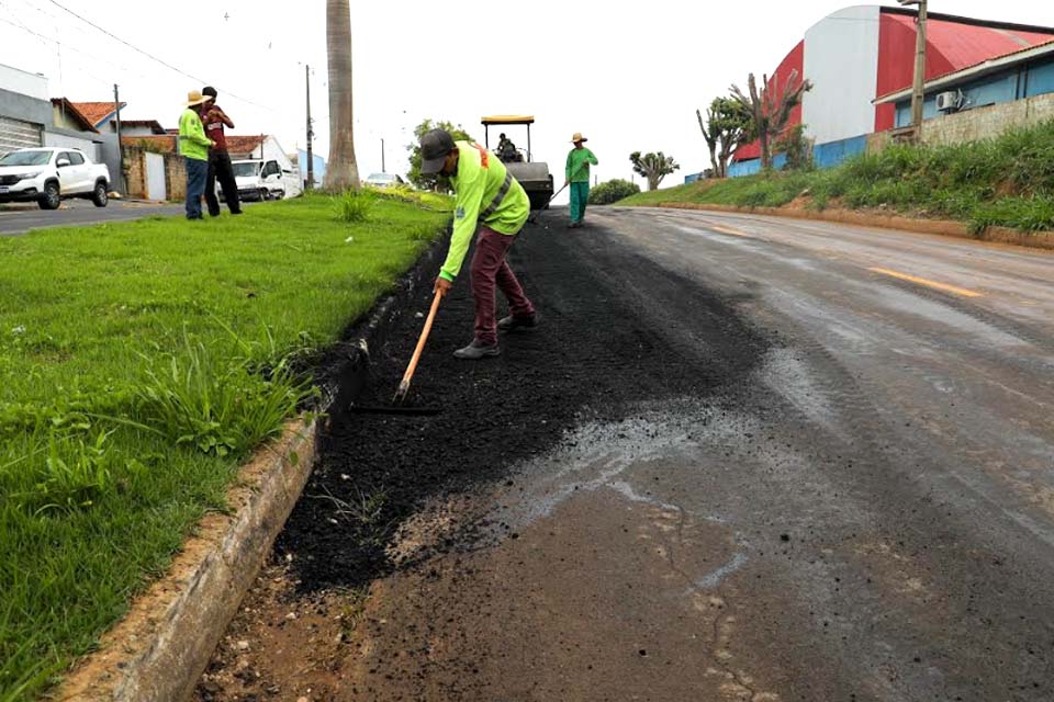 Prefeitura Ji-Paraná recupera em diversas ruas e avenidas com operação tapa-buraco