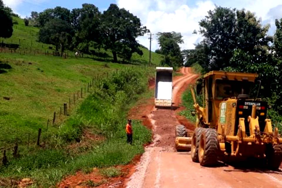 DER realiza manutenção em trechos da RO-491 que liga município a São Felipe