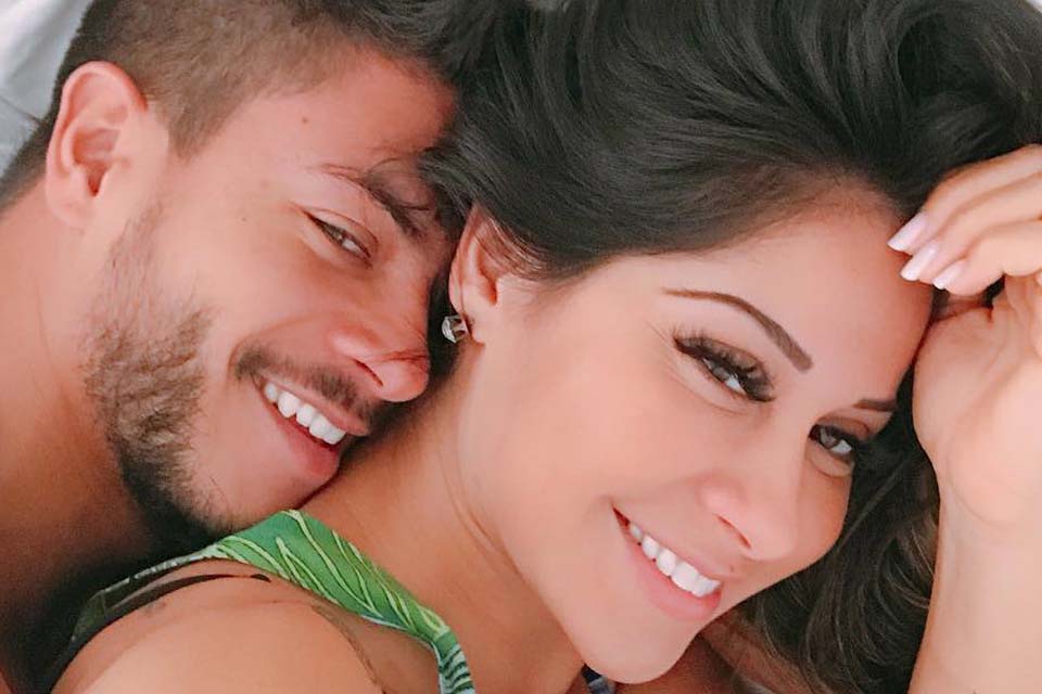 Após inúmeras traições, Mayra Cardi e Arthur Aguiar voltam a morar juntos