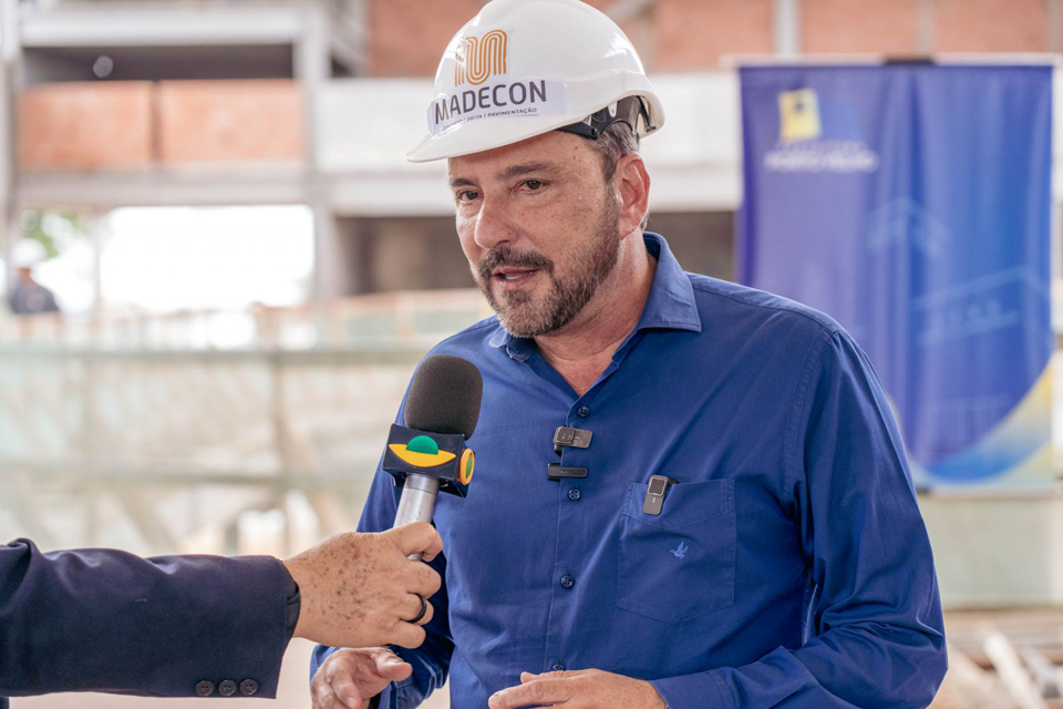 Prefeito Hildon Chaves reúne a imprensa na última visita do ano às obras do novo terminal da capital