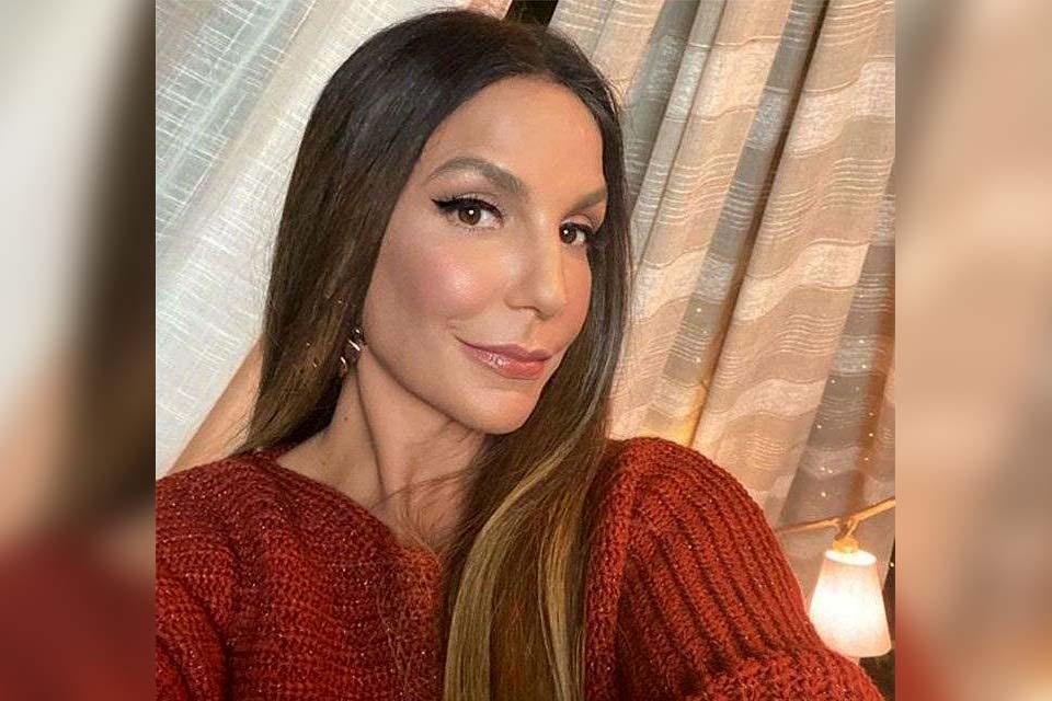 Ivete Sangalo diz que vai fazer bazar de peças grifadas: Tanta roupa dentro de casa