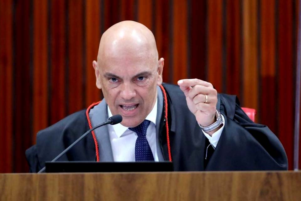 Moraes manda bloquear contas de pessoas e empresas supostamente ligadas a atos antidemocráticos