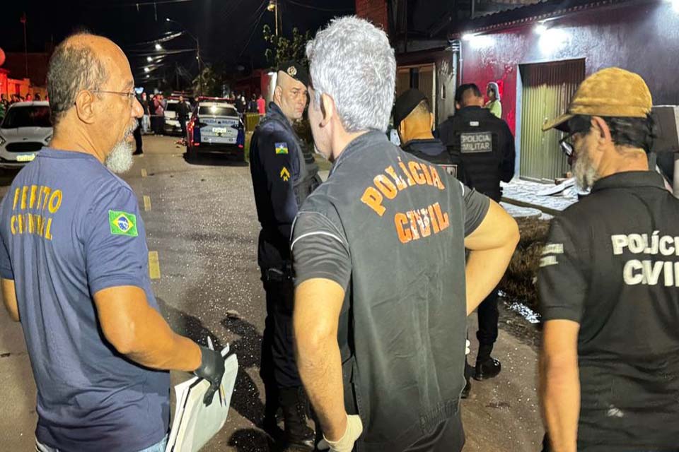 Casal é executado com tiros de pistola por dupla em moto