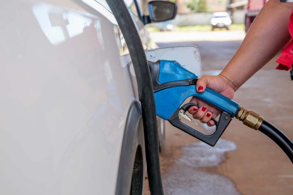 Procon autua postos em Porto Velho que vendiam gasolina acima do preço tabelado, antes de vigorar aumento 