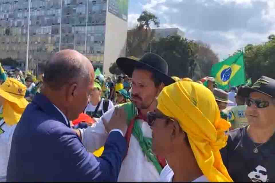 Fechado com Bolsonaro, Chrisóstomo vai para o meio do povo e na câmara incentiva deputados a defender os brasileiros