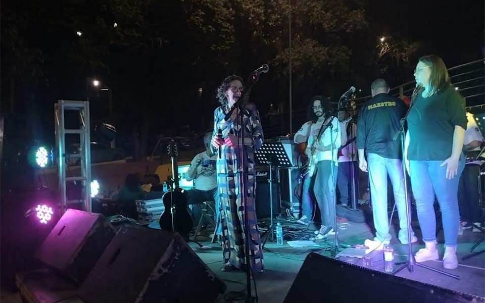 O show “Alcirea Canta e Encanta” no Mercado Cultural foi espetacular