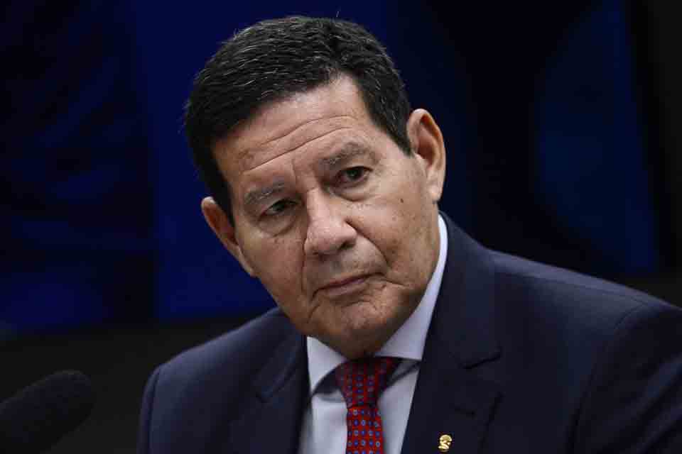  Hamilton Mourão participa de abertura da 33ª Festa Nacional da Uva