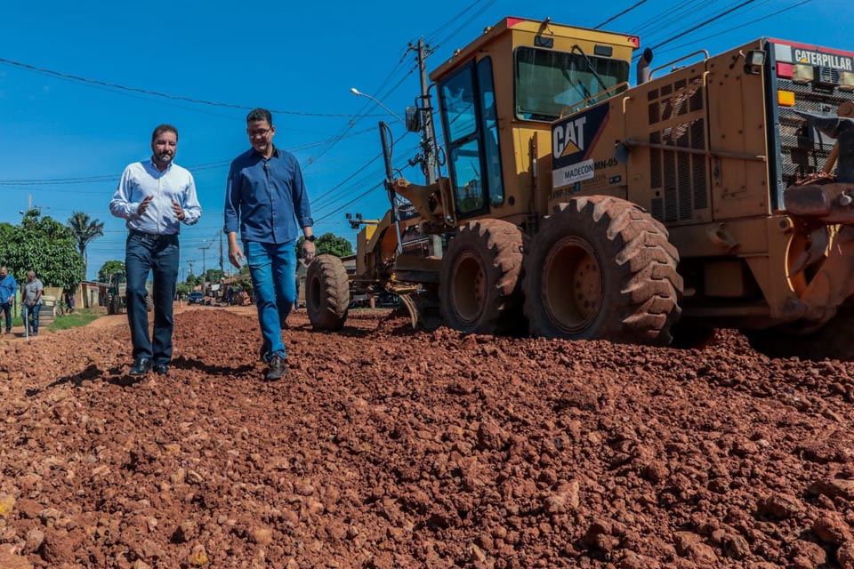 Hildon Chaves acompanhado do Governador Coronel Marcos Rocha fiscaliza obras no bairro Jardim Santana