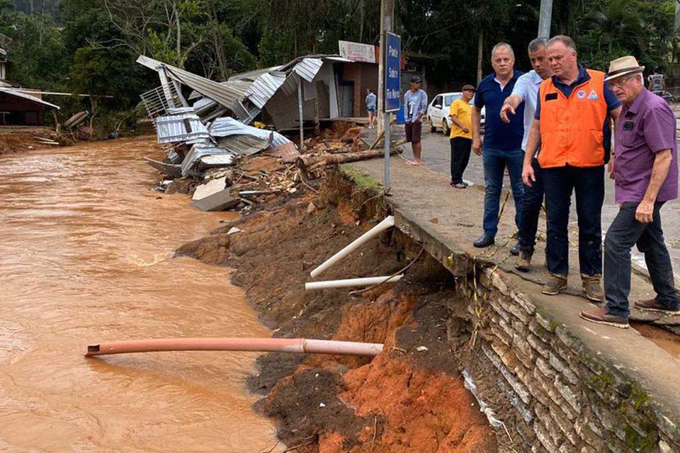 Banco do Brasil abre contas para doações a vítimas de enchentes