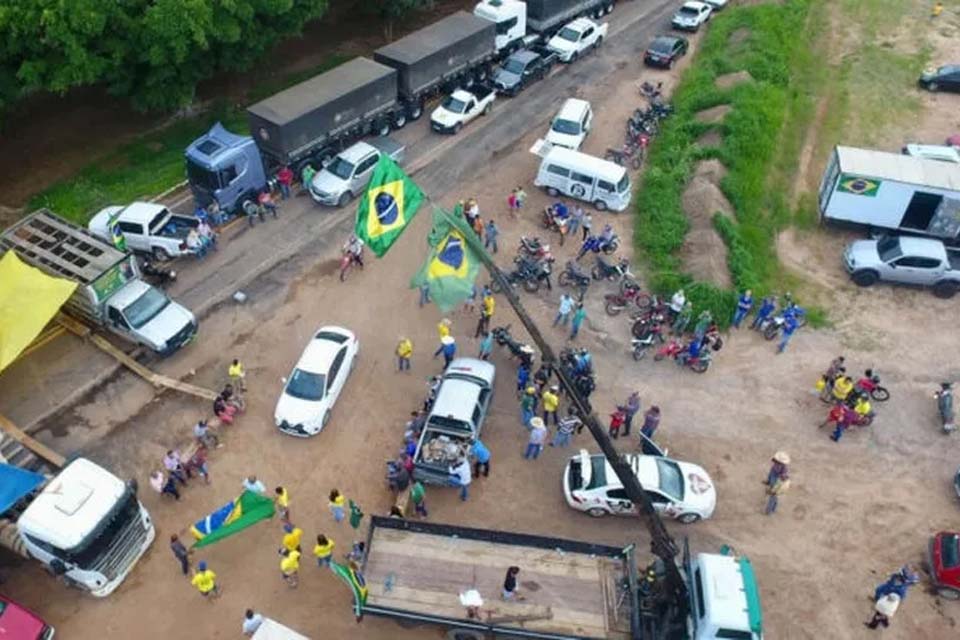 Justiça condena à cadeia responsáveis por bloqueio em estrada de Rondônia após eleição de Lula em 2022; eles terão de indenizar as vítimas