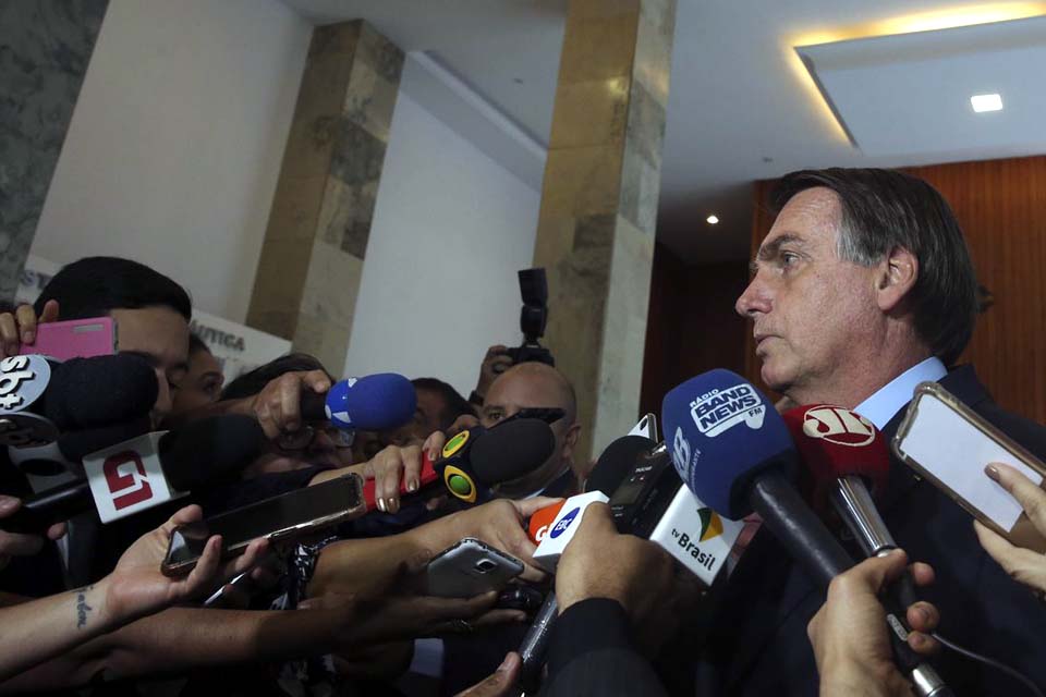 Bolsonaro diz que apoia suspensão da tabela do frete